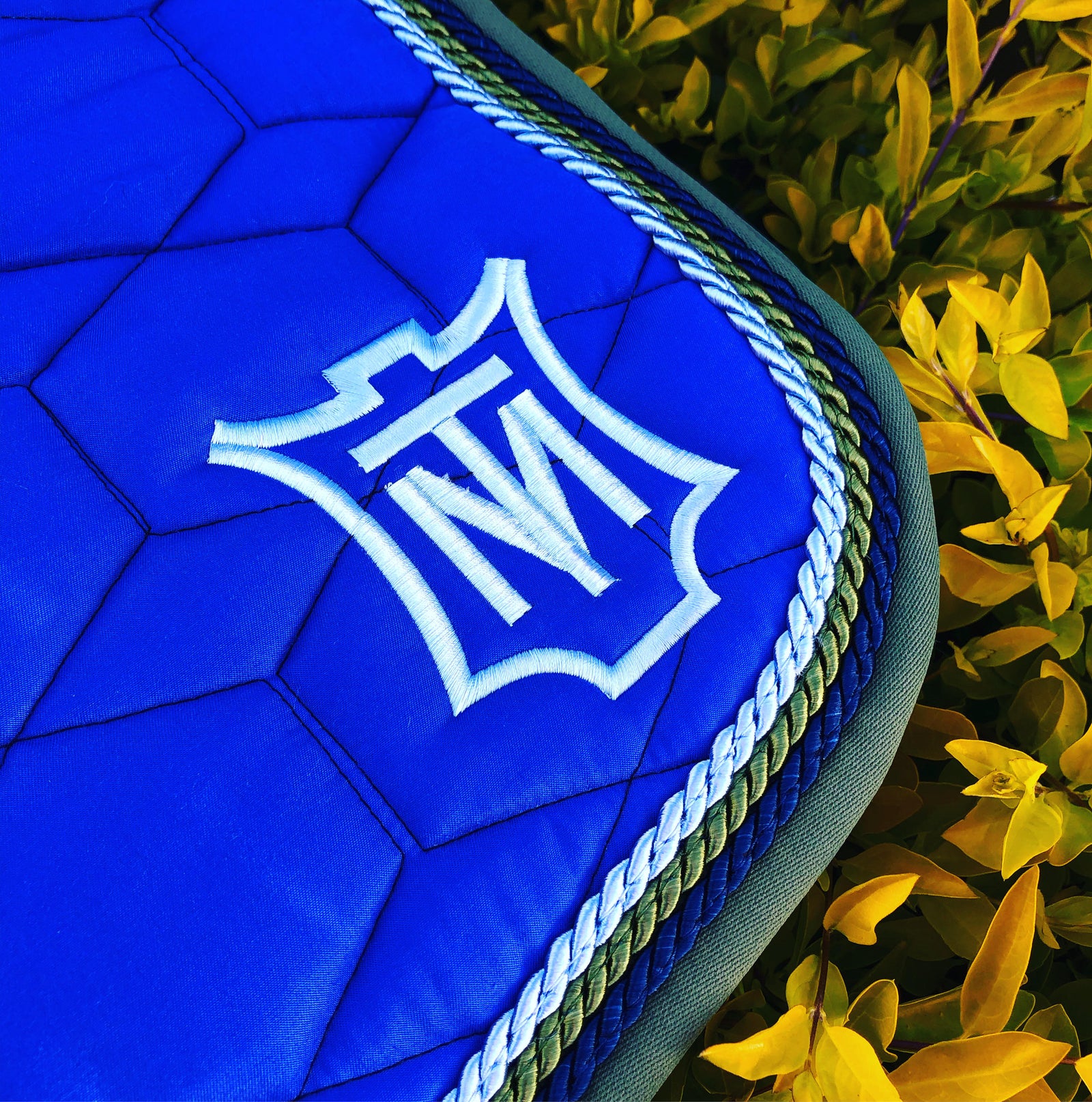 [E.A.MATTES] Love love the royal blue sheen!