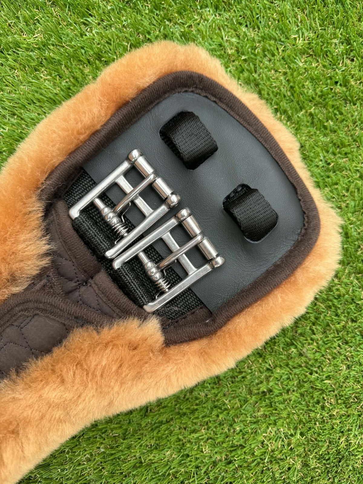 E.A. Mattes Quilt Girth & Detachable Sheepskin Cover | Anatomic 80cm